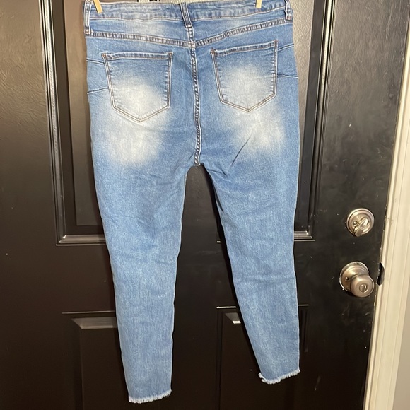 Ladies Jeans size 13/31 Curvy High rise Skinny Ankle Grazer. Pre-Owned - Picture 7 of 8